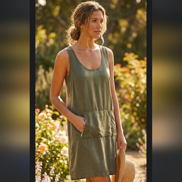 Joan Vass Dresses & Skirts - Joan Vass Green Sleeveless Scoop Neck Sundress